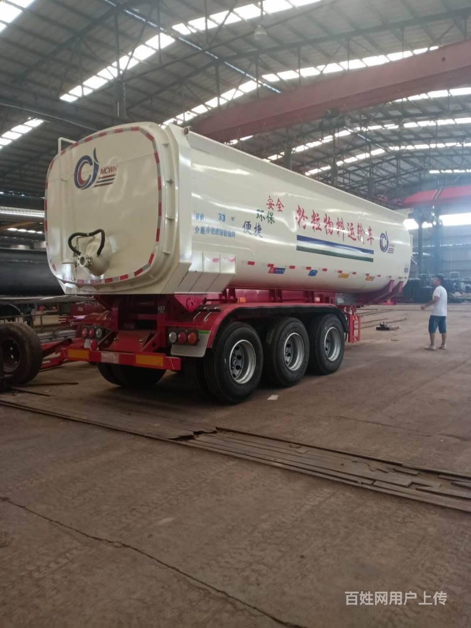 厂家直销罐式后翻粉罐车 可拉粉煤灰罐车运输 轻量化