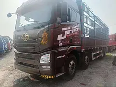 咖金解放JH6高栏车 前四后八9.6米高栏货车国五