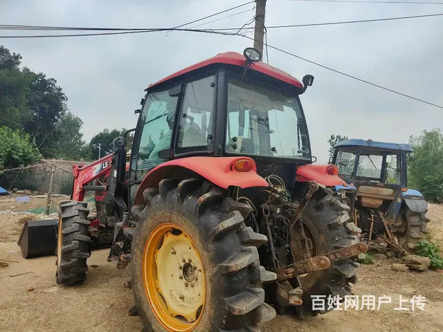 乐星拖拉机，带铲车 - 图片 1