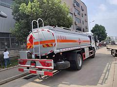 东风多利卡国五10吨油罐车 价格低性能好