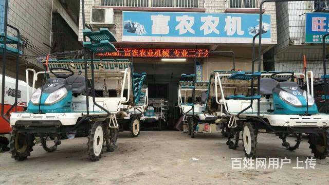 大量二手久保田收割机出售，型号齐全，价格优惠的图片