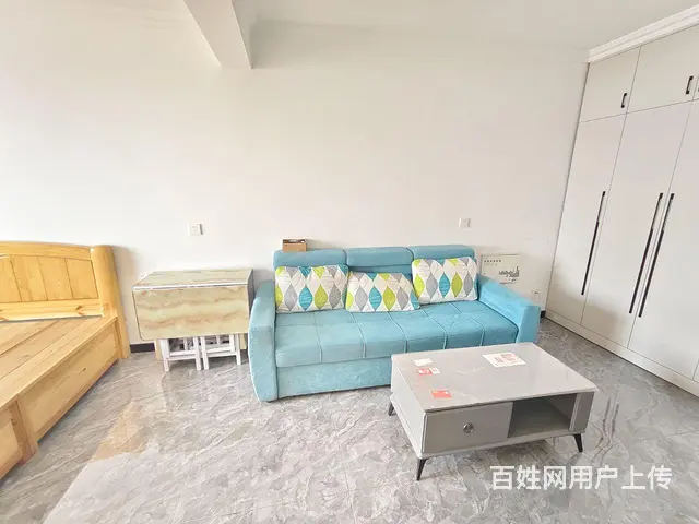 高湾转盘 紫龙商场旁 日租房 随时看房有钥匙 - 图片 1