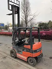 二手电动叉车进口丰田1.5吨三支点小体积电瓶二手叉