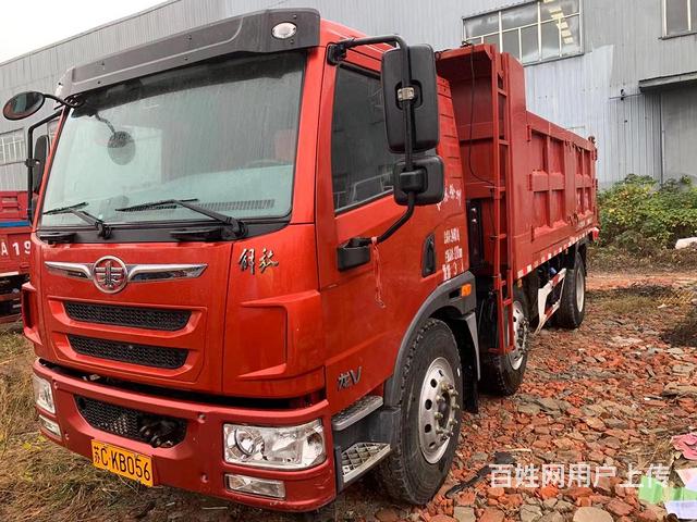 出售前四后四自卸车的图片