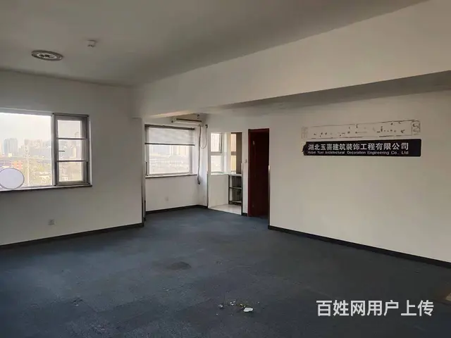 中环湖畔办公写字楼出租 - 图片 1