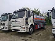 解放10吨运油车 厂家购车优惠多少钱 包上户吗