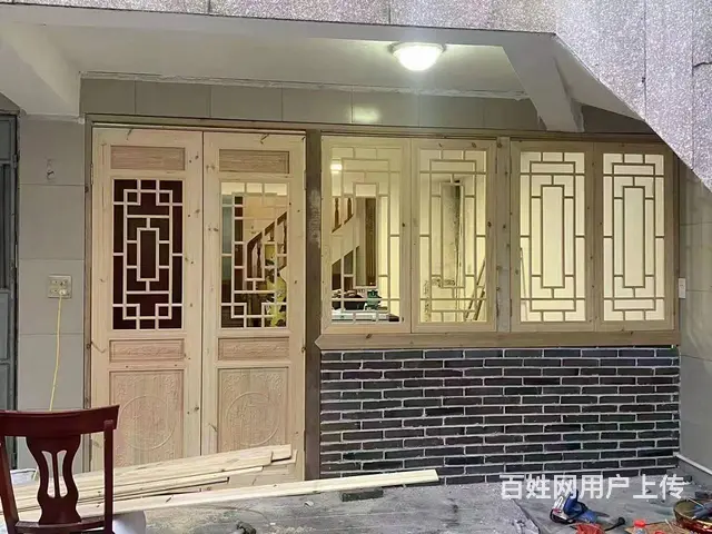 四川成都藏族花格木窗实木商业街门店装修 - 图片 4