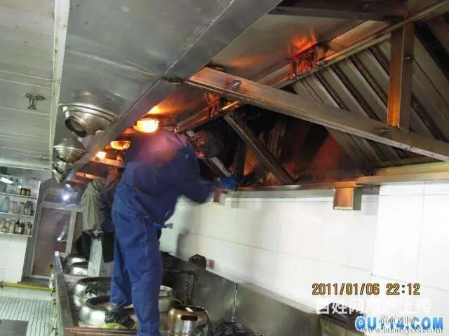 昆山市锦溪酒店餐厅单位食堂油烟机清洗 油烟管道清洗 - 图片 1