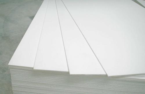 硅酸盐防火板:表面装饰用耐火建材,防火板是牛皮纸经过含硅类的材料