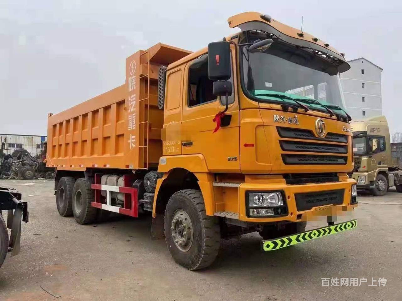 陕汽德龙f3000 后八轮自卸车375马力 国5