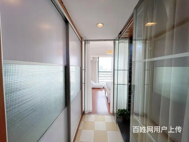 电梯房 自由之邑 精装一室 正朝南 民用水电 三香广场旁 - 图片 9