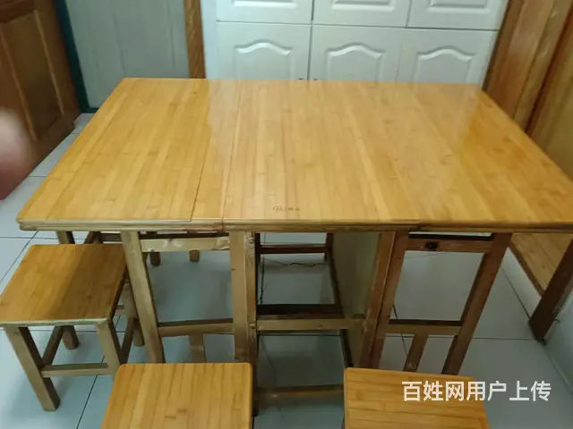 出售饭桌带凳子 - 图片 1