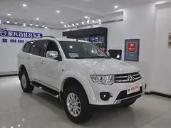 三菱帕杰罗劲畅 2013款 3.0L 自动 四驱