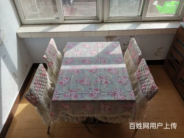 一个餐桌四个椅子代桌布椅套 - 图片 2