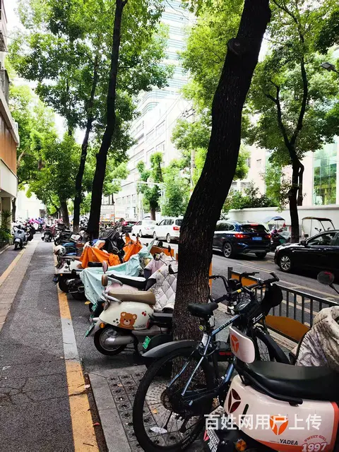 市口好 沿街店铺 进一院必经之路 实际42平方左右 有钥匙 - 图片