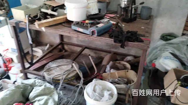 铁桌子尺寸1米乘以1.5米，要的联系我，自己车拉走 - 图片 2