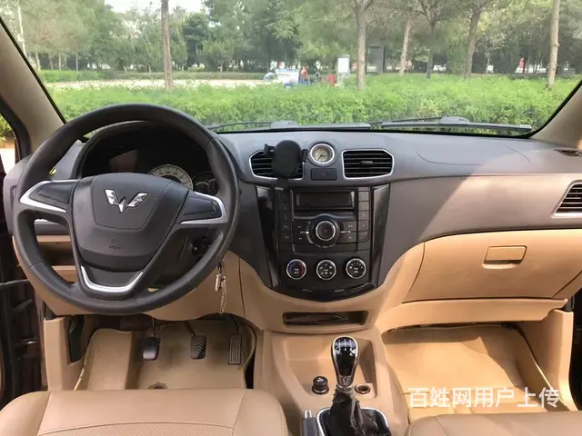 五菱 宏光 2014款 宏光S 1.5 手动 标准型7-8座 - 图片 6