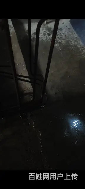老旧小区楼体漏雨 - 图片 1