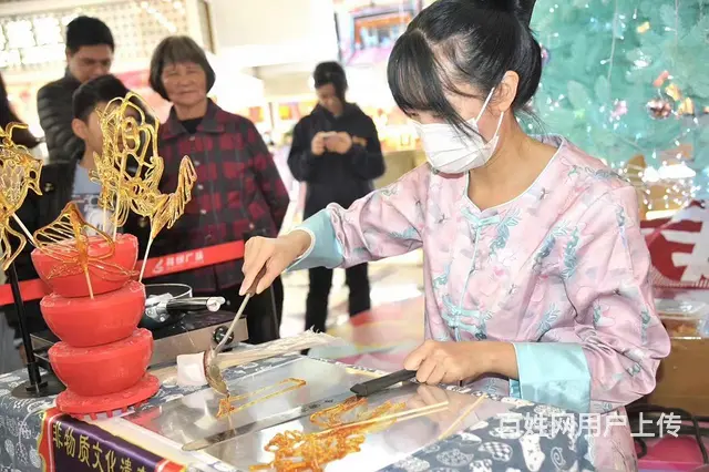 广州春节景区路演非遗糖画非遗项目挥春老师 - 图片 4