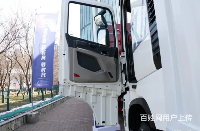 9米6前四后四中国重汽豪沃 厢式货车 国6 - 图片 5