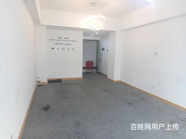 五一广场五一新干线电梯口50平工作室 - 图片 2