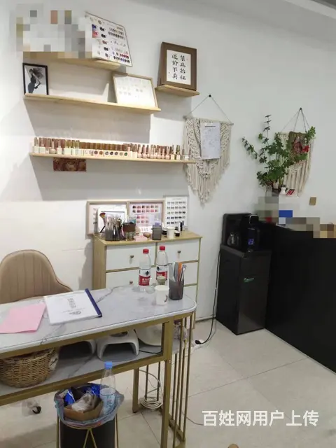0146香君路紫荆路交叉口附近一精品服装店空转 - 图片 1