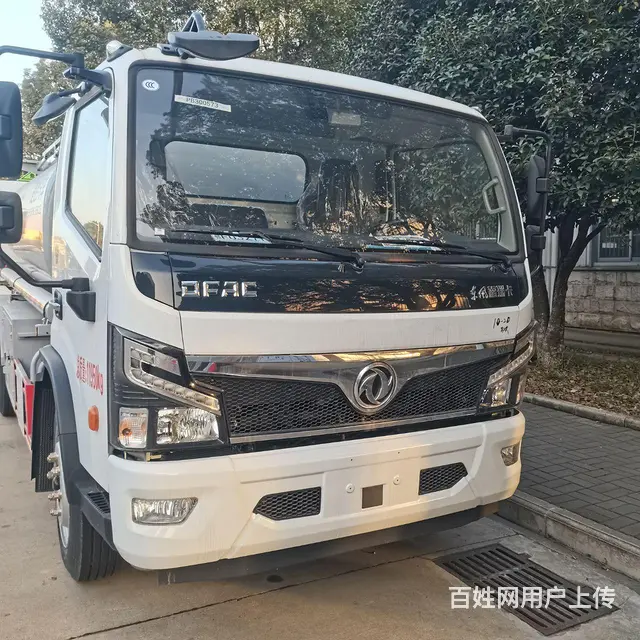 8吨油罐车 - 图片 1