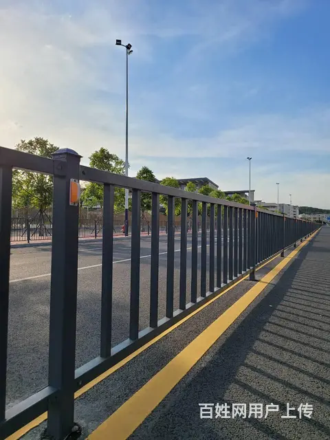 人行道栏杆厂家  路中分隔带护栏 - 图片 1