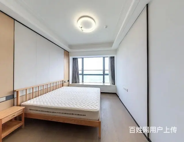 前山轻轨站楼上 环宇城 3室2厅 ，干净卫生，新装修 - 图片 1