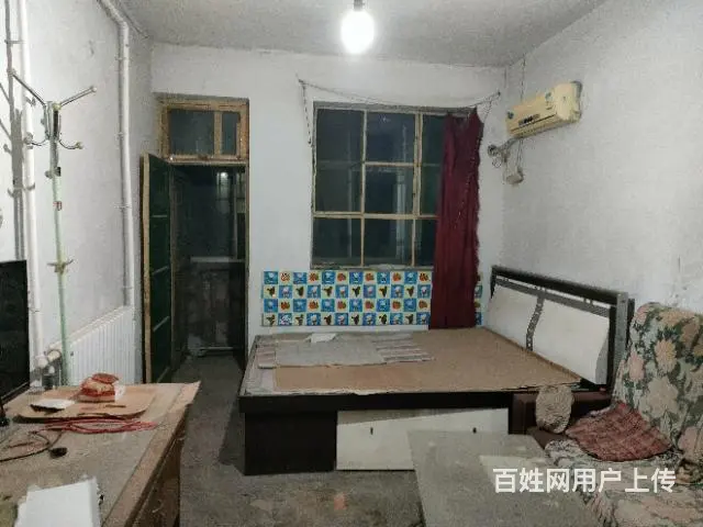 山城九完小学近，三楼。二室一厅。双气 - 图片 1