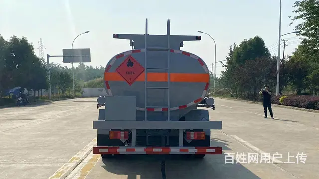 厂家直销豪沃悍将8吨加油车 现车低价处理 - 图片 5