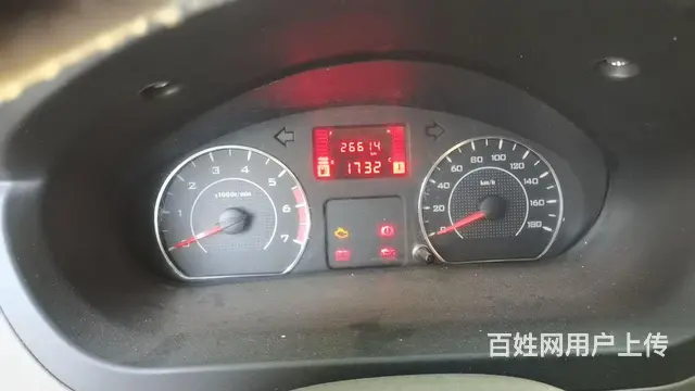 五菱荣光V - 图片 1