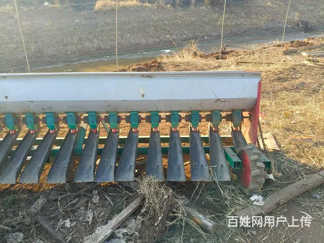 挖树坑机。不用了。便宜出售。撒肥料机。不用了 - 图片 4