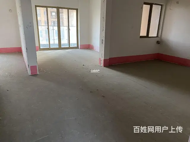 出门就是地铁口，纯毛坯房，可以任意装修，看房我这边有钥匙。 - 图片 1