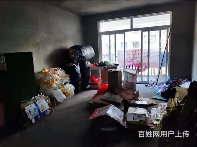 华资花园架空1楼三室两厅毛坯房含车库一起出售 - 图片 1