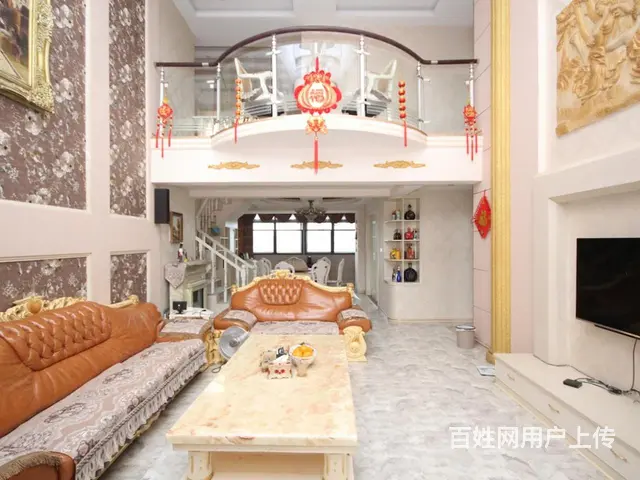 此房有两层半，有露台有阳光房。上下两层拎包入住 - 图片 1