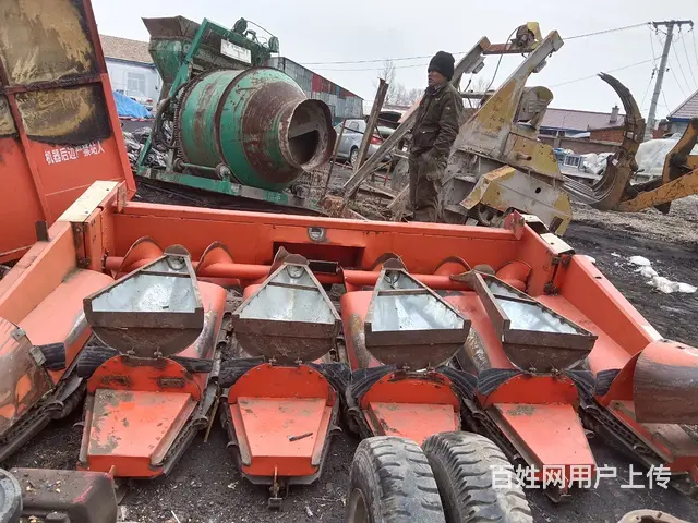 玉米收割机 - 图片 1