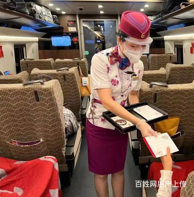 高铁跟车餐服员 - 图片 1