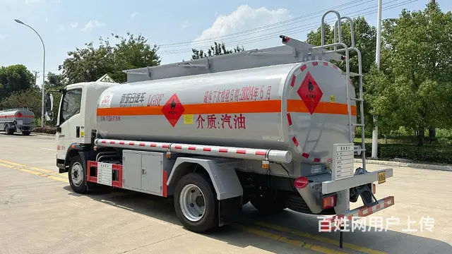 市场上唯一 一款国六重汽豪沃满载八吨油罐车 - 图片 9