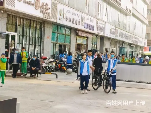 喀什市金泰大厦一楼沿街商铺出售中 - 图片 1