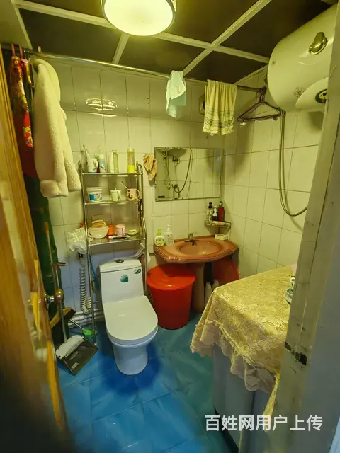 老街基早市附近人防办楼6楼非顶，62平，厢楼两室一厅，带家具 - 图片 6