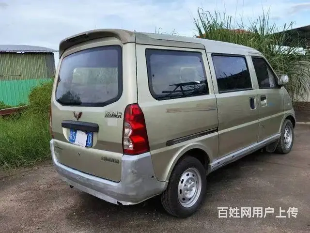 五菱荣光面包车7座 - 图片 4