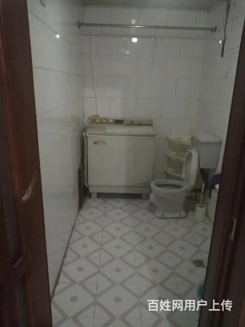 【搞定了！】建设小区八楼阁楼出租 - 图片 1