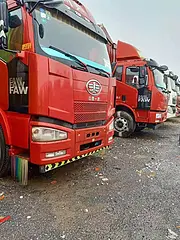 载货飞翼车280马力前四后四17年6月解放