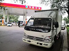 出售精品13年7月份4.3米时代厢式货车