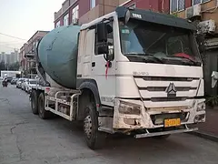 出售自己干活中的豪沃搅拌车