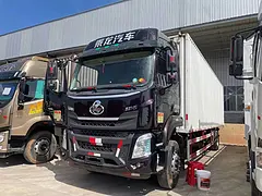 东风柳汽乘龙H5厢式9.8米大单桥270马力国五