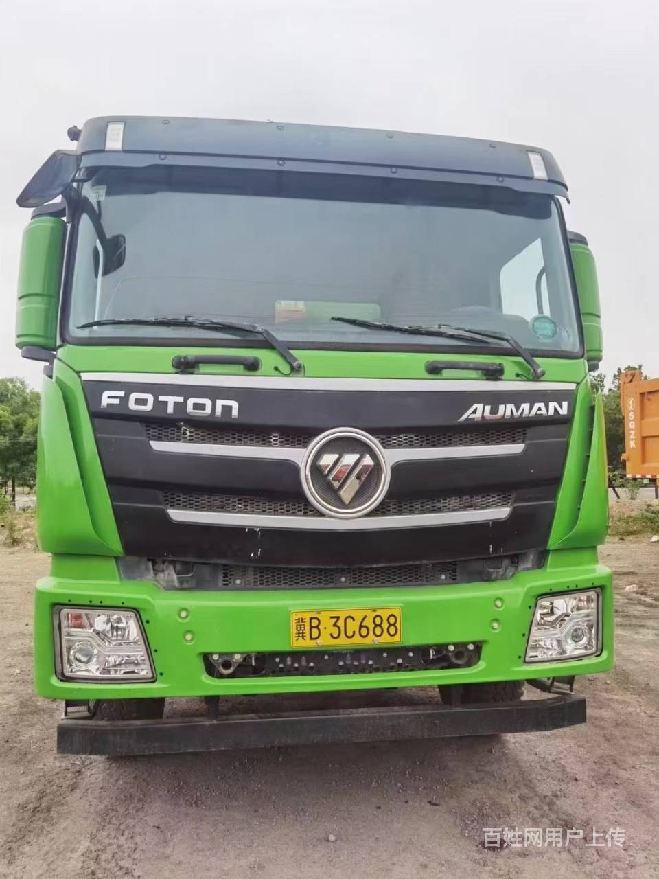 转让19年欧曼gtl环保绿后八轮自卸车,车厢6米