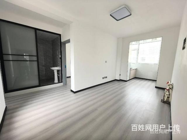 龙泽雅苑，步梯7层精装60平南北6.88万即可拥有的图片