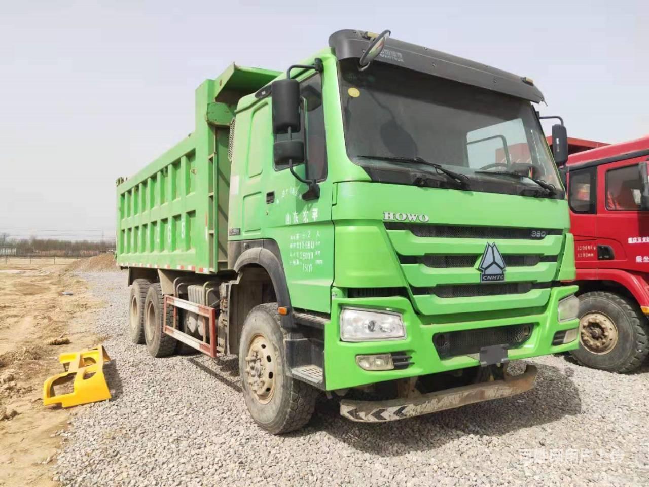 380马力二手豪沃自卸车 5.6米大箱后八轮 国五